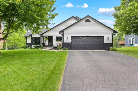 6855 Timber Crest Dr, Maple Grove, MN 55311