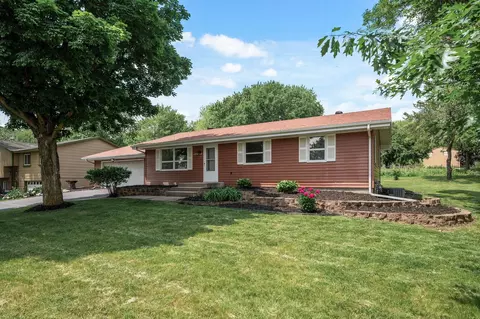 17900 Weaver Lake Dr, Maple Grove, MN 55311
