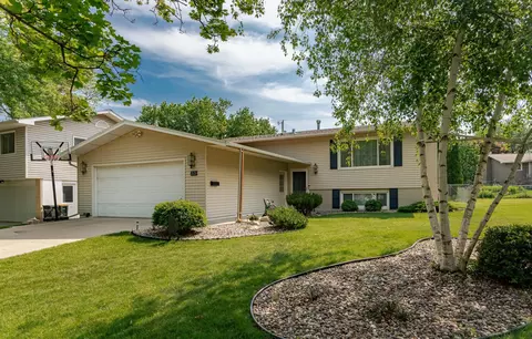 2620 E River Rd NE, Rochester, MN 55906