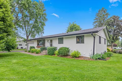 108 Bluwood Ave, Little Canada, MN 55117