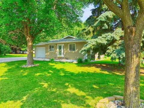 638 Shady Creek Cir, Winsted, MN 55395