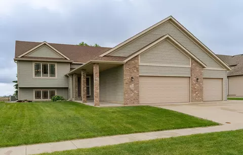 112 Prairie Stone Ct SE, Stewartville, MN 55976