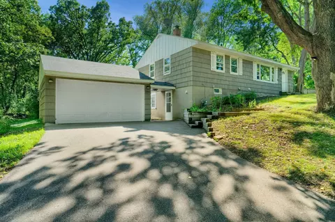 2301 155th St W, Burnsville, MN 55306