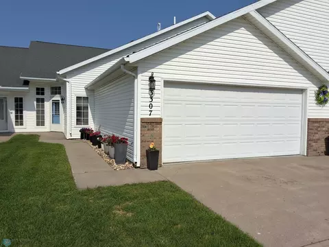 3307 38th St S, Moorhead, MN 56560