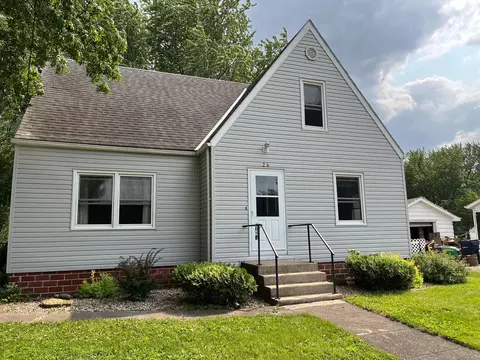 24 Lake Ave W, Minnesota Lake, MN 56068