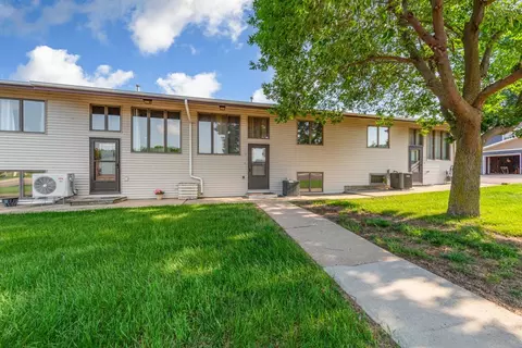 635 5th St, Windom, MN 56101