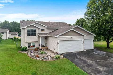 920 Lincoln Ct S, Cambridge, MN 55008