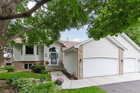 8572 Alisa Ct, Chanhassen, MN 55317