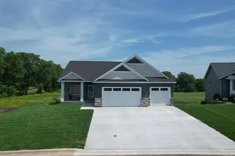 509 Golfview Ave, Zumbrota, MN 55992