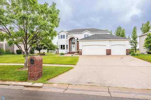 3110 46th Ave S, Fargo, ND 58104
