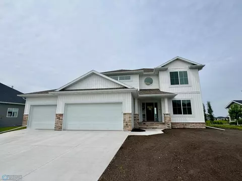 7453 14th St S, Fargo, ND 58104