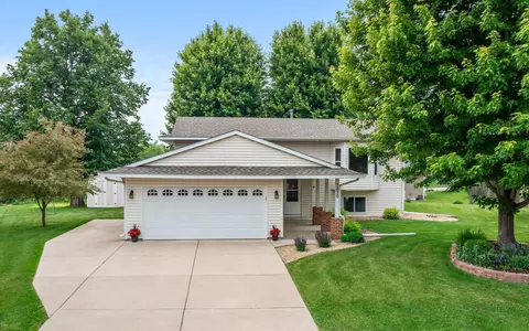 7830 Grinnell Ct E, Lakeville, MN 55044