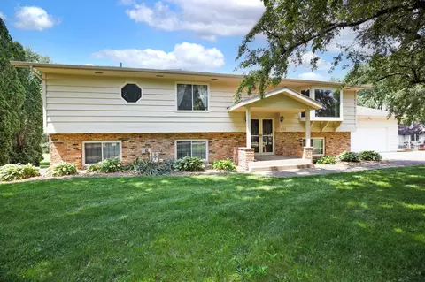930 Minekahda Pl, Owatonna, MN 55060