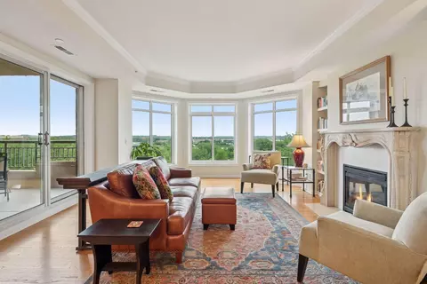 8301 Creekside Cir #570, Bloomington, MN 55437