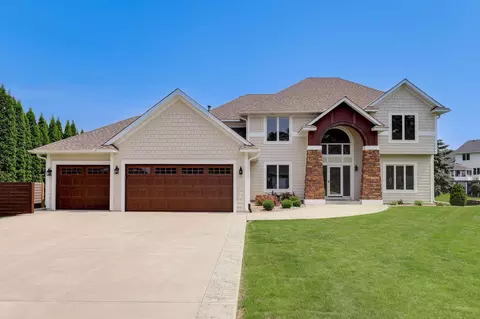 121 Wexford Heights Dr, New Brighton, MN 55112