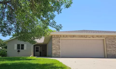2705 9th St SW, Willmar, MN 56201