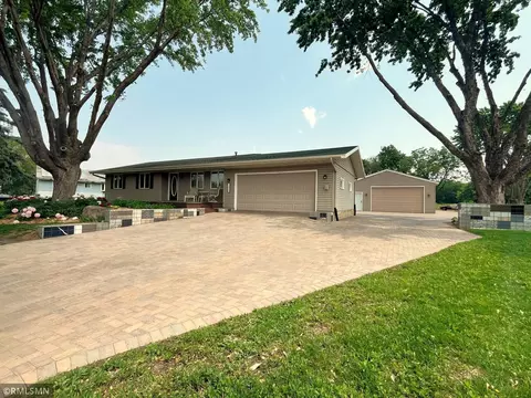 1459 Sharon Pkwy, Shakopee, MN 55379