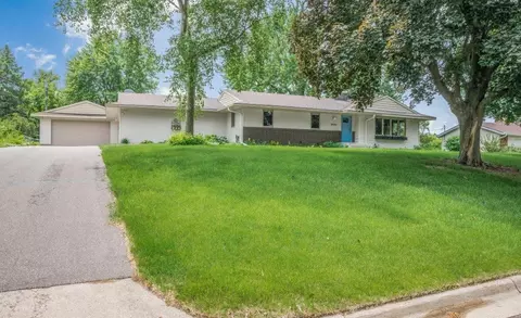 2434 Southcrest Ave E, Maplewood, MN 55119