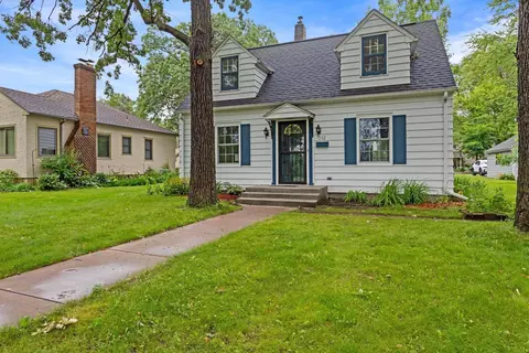 332 Riverside Dr NE, Saint Cloud, MN 56304