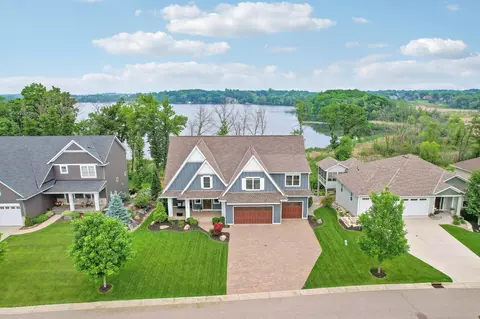 2468 Woods Dr, Victoria, MN 55386