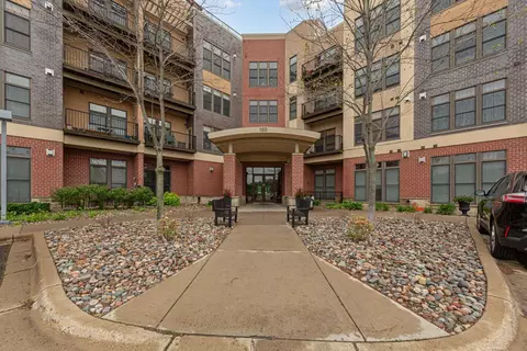 150 E Travelers Trl #419, Burnsville, MN 55337