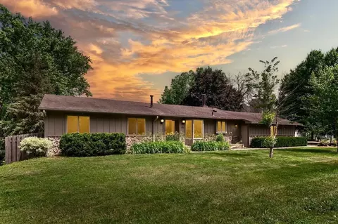 101 Sunset Dr S, Minnetonka, MN 55305