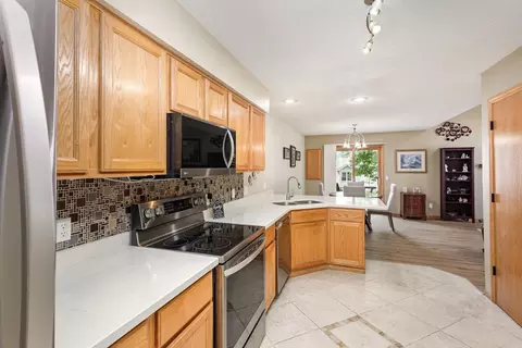4426 Lakeshore Ter, Eagan, MN 55122 photo 8