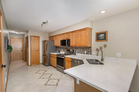 4426 Lakeshore Ter, Eagan, MN 55122 photo 7