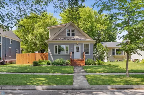 1016 4th St N, Fargo, ND 58102