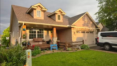 8578 Gatewater Dr, Monticello, MN 55362