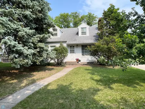 1410 4th St S, Moorhead, MN 56560