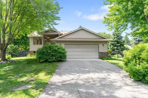 8358 Mcknight Ct, Victoria, MN 55386