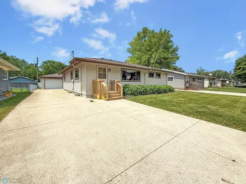 1737 14 12 St S, Fargo, ND 58103