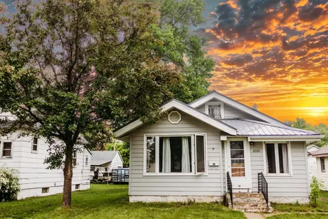 1010 8th St, International Falls, MN 56649