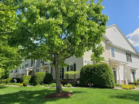 10794 Hawthorn Trl #A, Woodbury, MN 55129