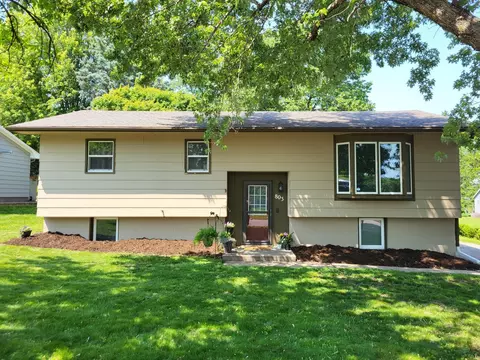 803 W Traverse Rd, Saint Peter, MN 56082