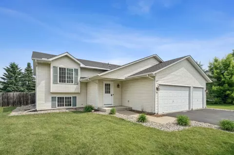 712 Heritage Ln, Belle Plaine, MN 56011