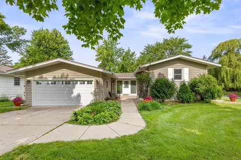 404 Larson St SW, Hutchinson, MN 55350