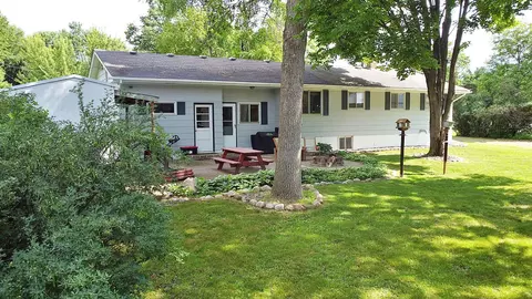 1005 E Superior St, Isle, MN 56342