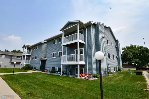 2515 25th St S #303H, Fargo, ND 58103
