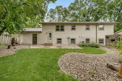 808 17th St SW, Willmar, MN 56201 photo 2