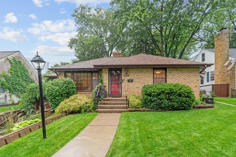2709 Ewing Ave N, Robbinsdale, MN 55422