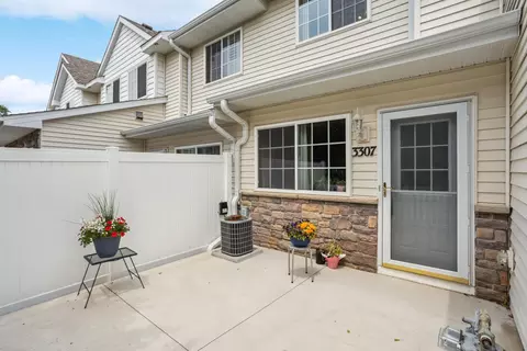 Exterior - 3307 Coleshire Path, Rosemount, MN 55068 photo 2 of 4