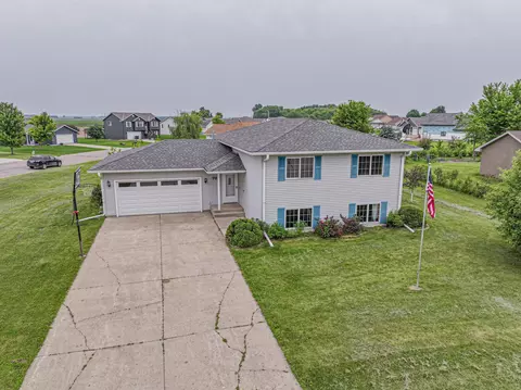 701 W Queen St, Osakis, MN 56360
