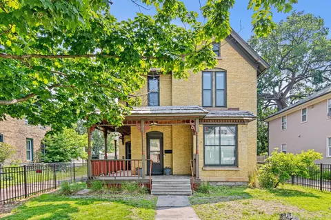 1813 11th Ave S, Minneapolis, MN 55404