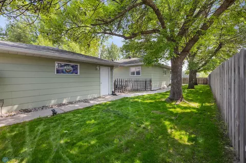 3034 18th St S, Fargo, ND 58103