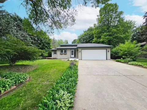9912 Upper 205th St W, Lakeville, MN 55044