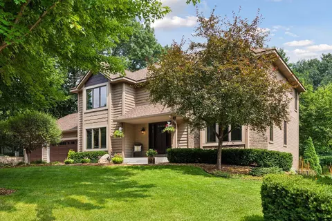 13760 Duluth Dr, Apple Valley, MN 55124