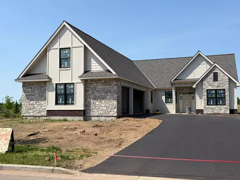 2475 Sydney Ln, Hudson, WI 54016