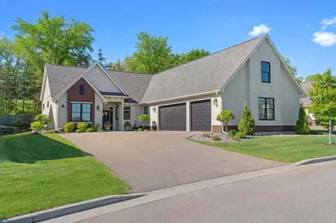 2475 Sydney Ln, Hudson, WI 54016